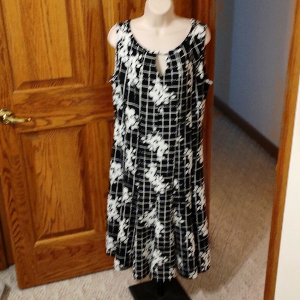 Haani dress XL knit black and white print
